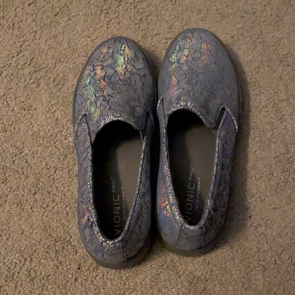 Vionic Pro 8.5 Blue iridescent.